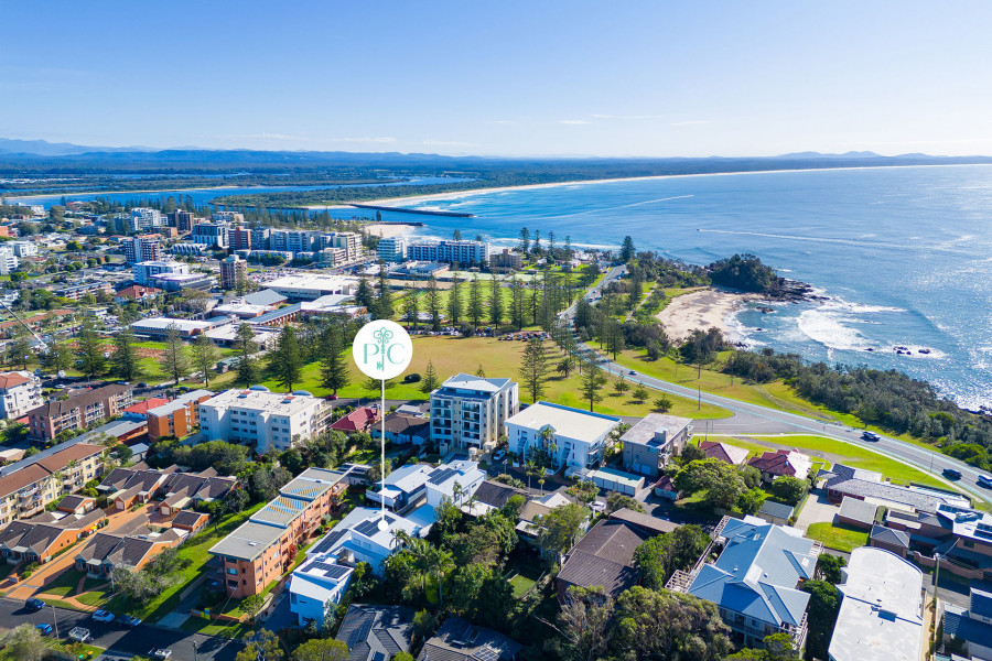 Masterpiece of Refined Luxury on the Cusp of the Coast