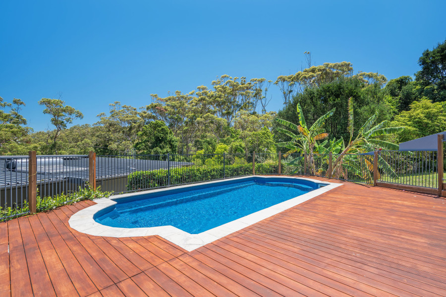 Architectural Coastal Living Immersed in Nature