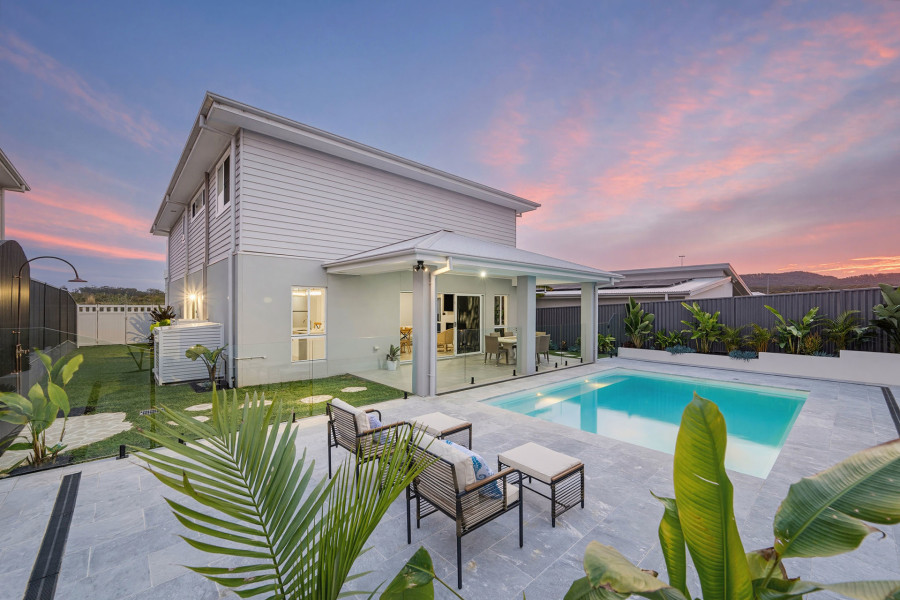 Grand Coastal Entertainer - Luxury from Fireside to Poolside