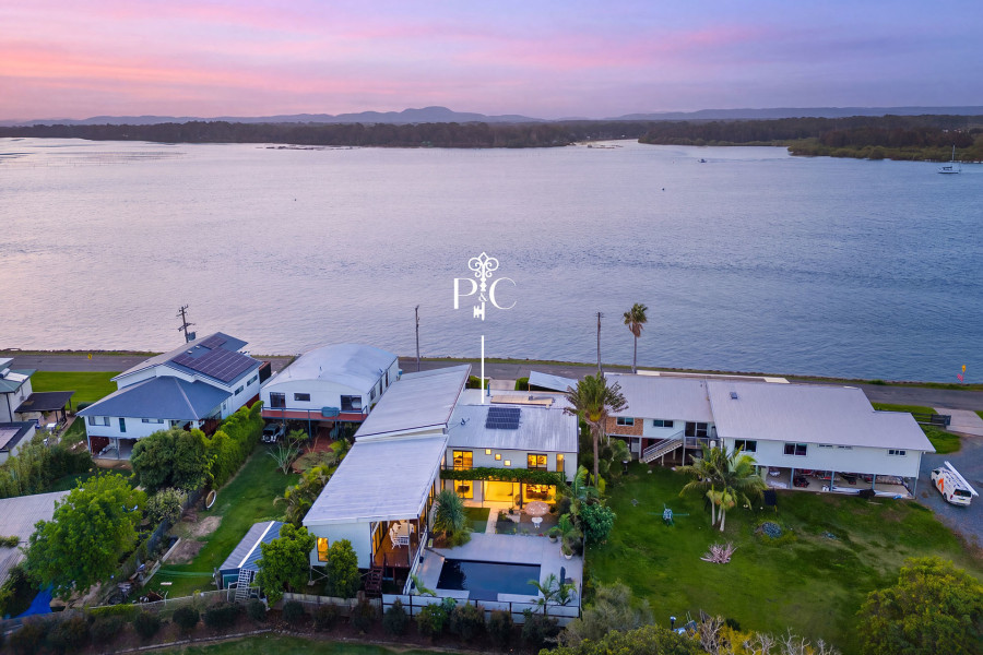 Grand Entertainer with River Panorama & Vast Garaging