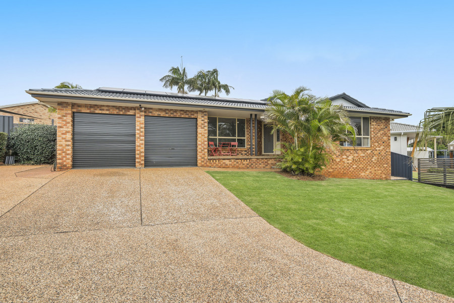 Stunning Transformation of Lighthouse Beach Family Home