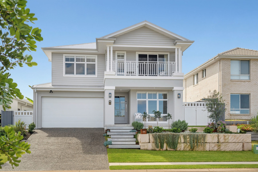 Grand Coastal Entertainer - Luxury from Fireside to Poolside