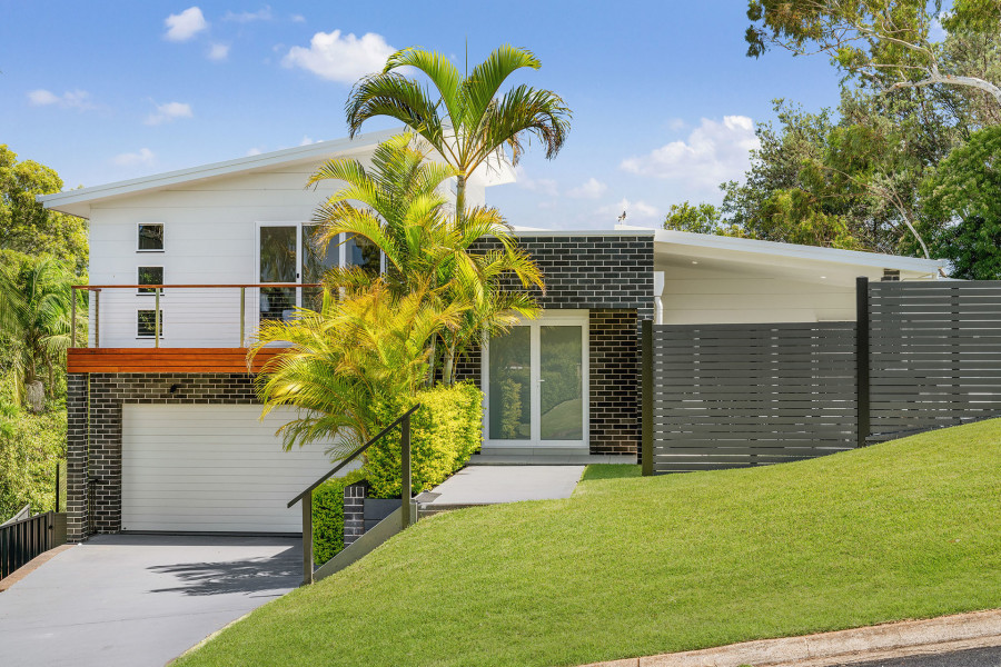 Modern Coastal Design on Spacious Block in Lighthouse Beach