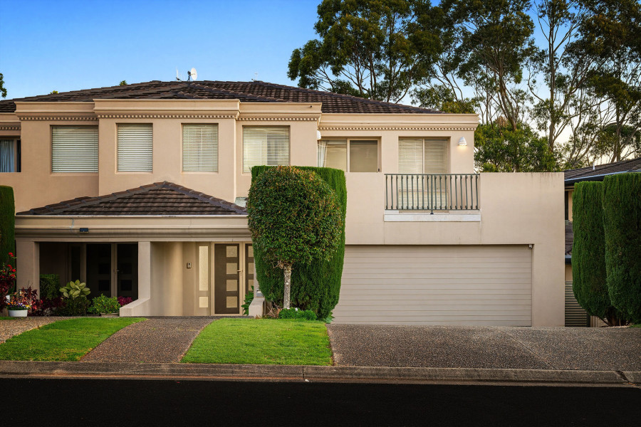 Enduring Elegance in an Exceptional Golf Course Address