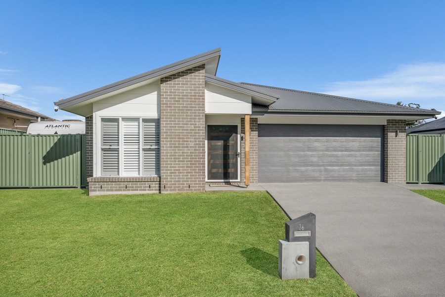 Heated Private Pool, Side Access & Modern Family Living