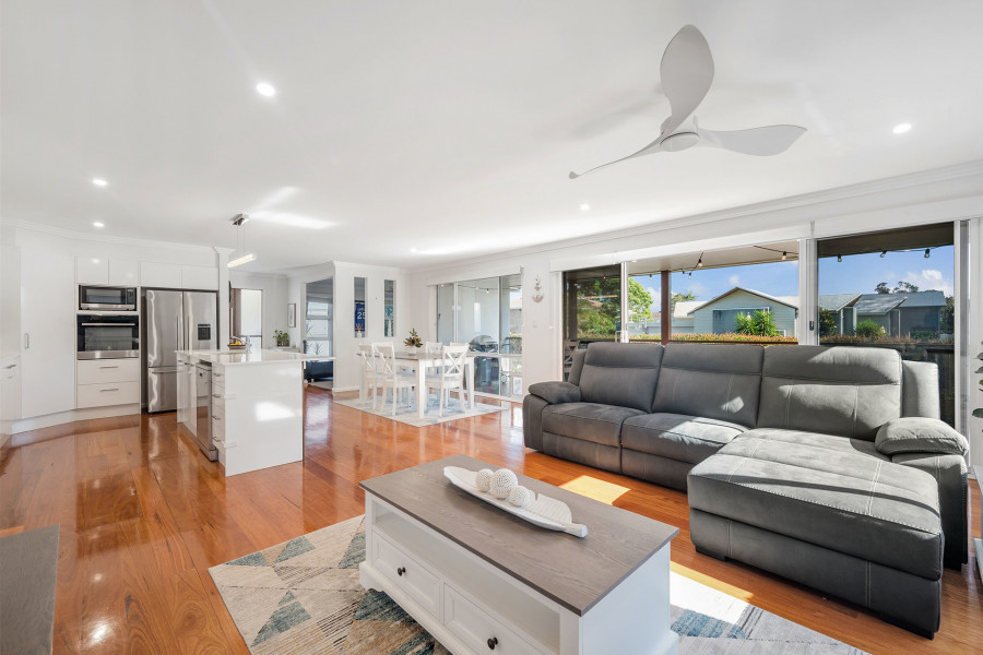 Modern Sanctuary in Quiet Setting with Reserve Backdrop