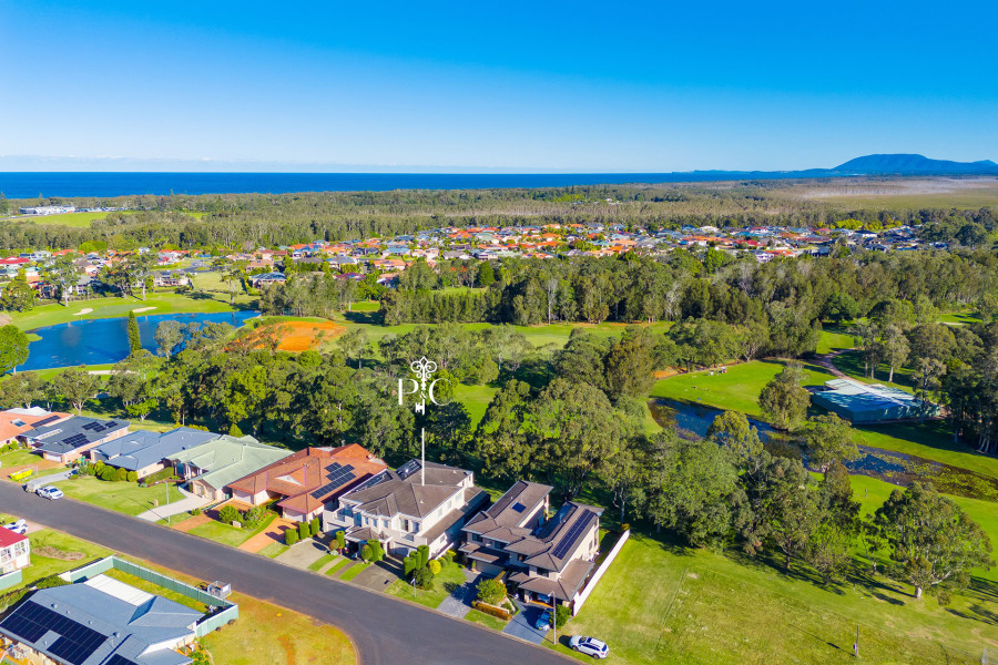 Enduring Elegance in an Exceptional Golf Course Address