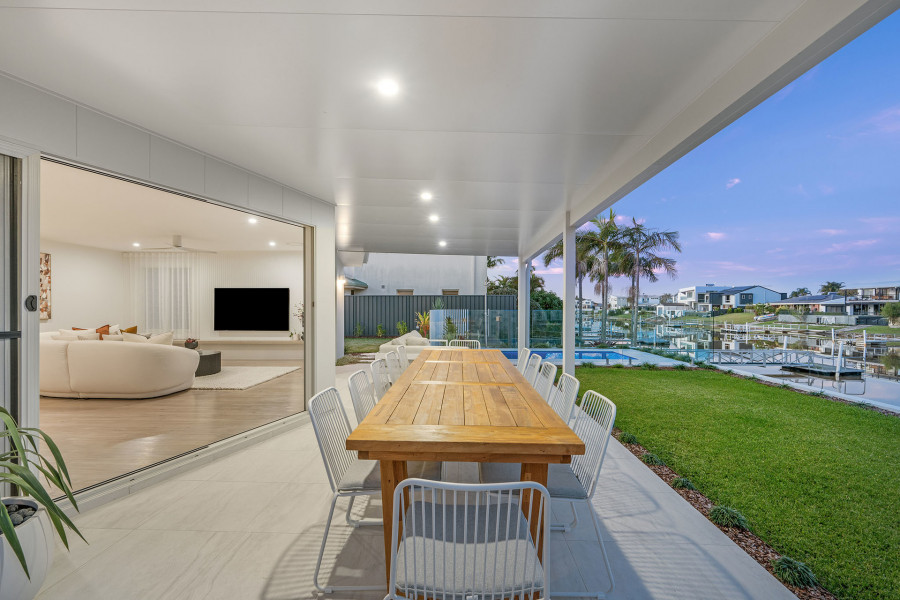 The Essence of Elegance - Palm Springs Luxury on the Water