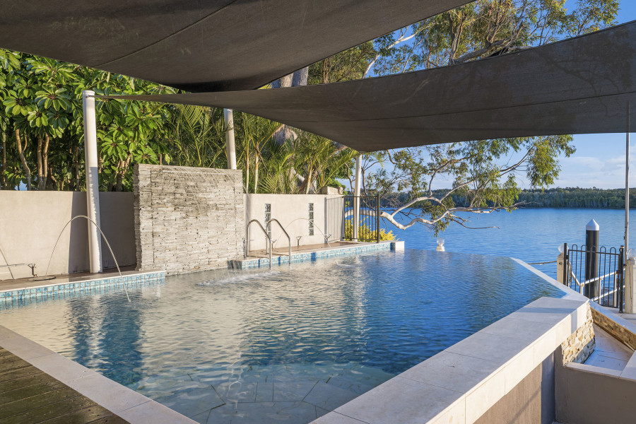 Deepwater Paradise - Endless Adventures & Stunning Views
