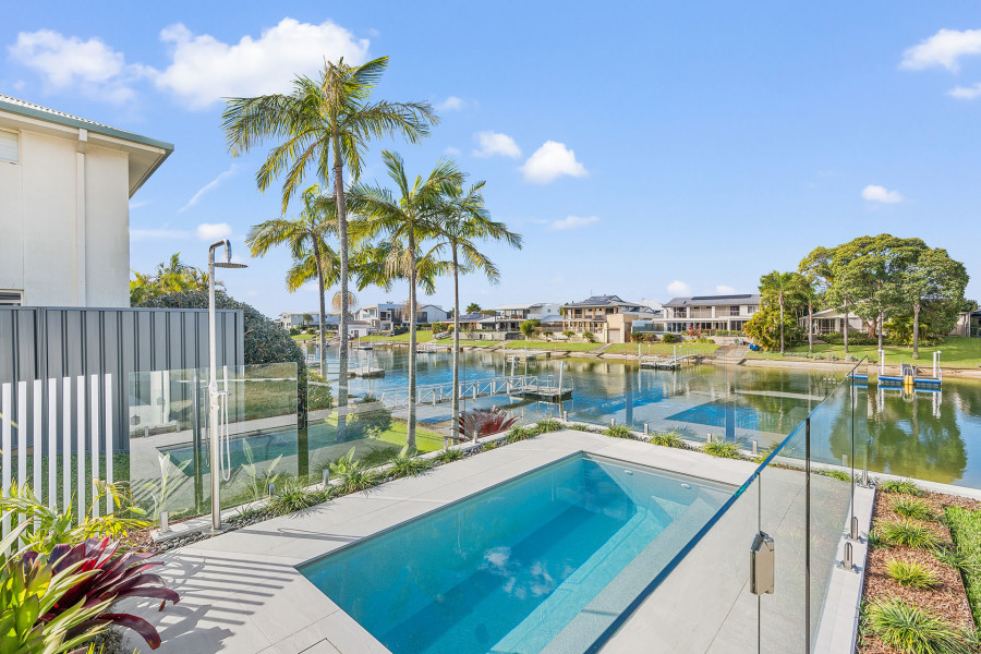 The Essence of Elegance - Palm Springs Luxury on the Water