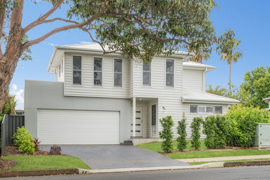 Modern House-Sized Terrace Walking Distance to Beach