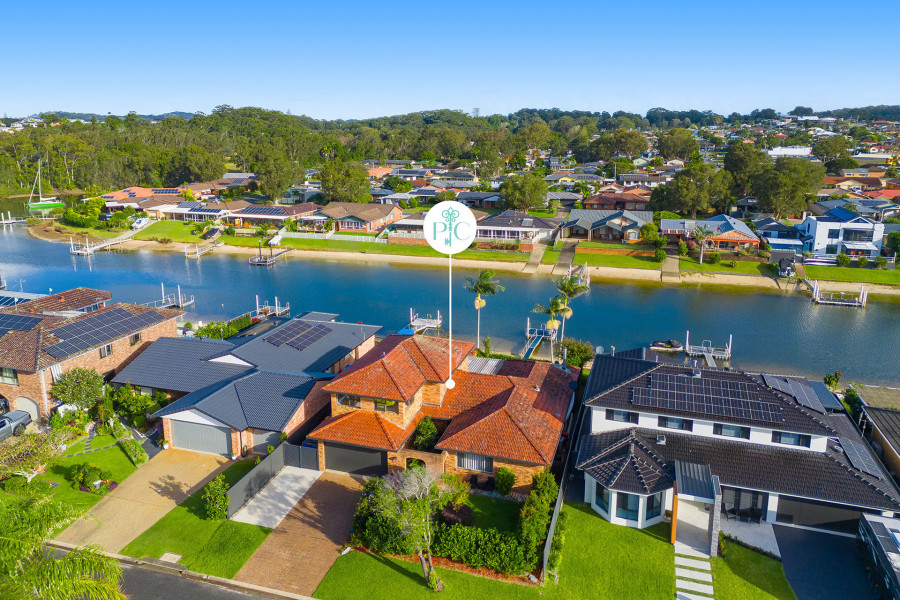 Superbly Renovated Waterfront Sanctuary 
