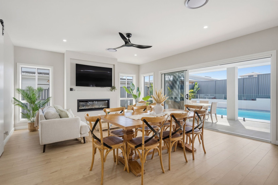 Grand Coastal Entertainer - Luxury from Fireside to Poolside