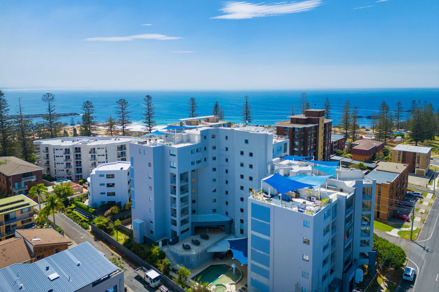 Brilliantly Designed Ocean View Apartment in Town Beach