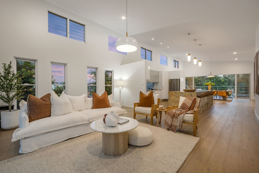 Coastal Luxury Opposite Lighthouse Beach