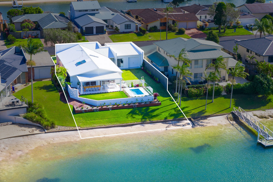The Essence of Elegance - Palm Springs Luxury on the Water