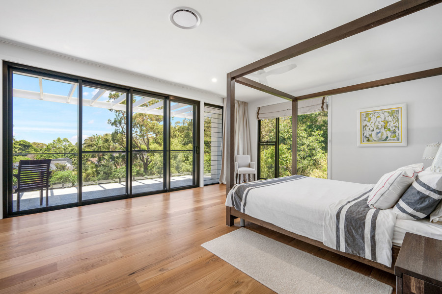 Architectural Coastal Living Immersed in Nature