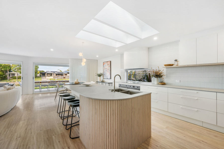 The Essence of Elegance - Palm Springs Luxury on the Water