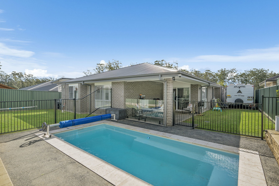 Heated Private Pool, Side Access & Modern Family Living