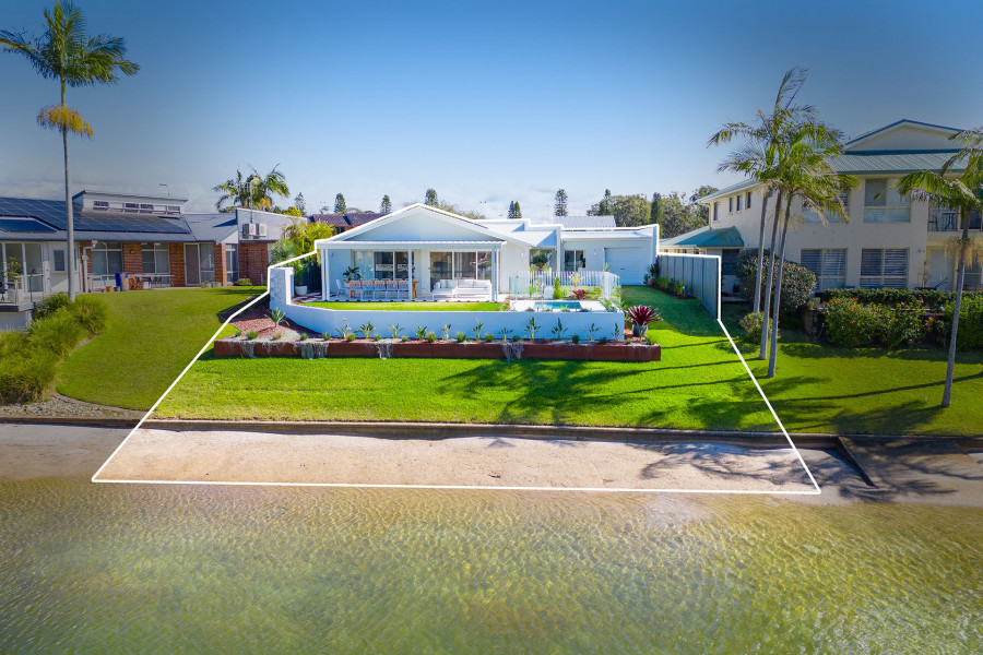 The Essence of Elegance - Palm Springs Luxury on the Water