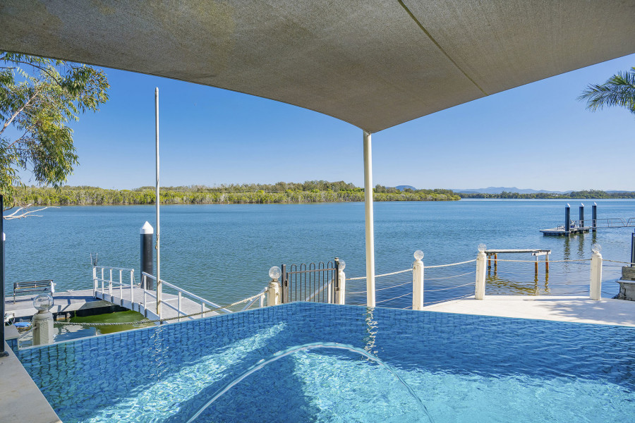 Deepwater Paradise - Endless Adventures & Stunning Views
