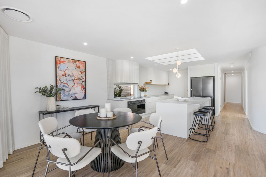 The Essence of Elegance - Palm Springs Luxury on the Water