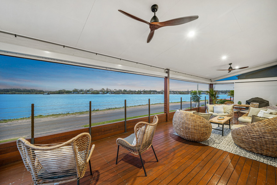 Luxury Riverfront Entertainer with Panoramic Views