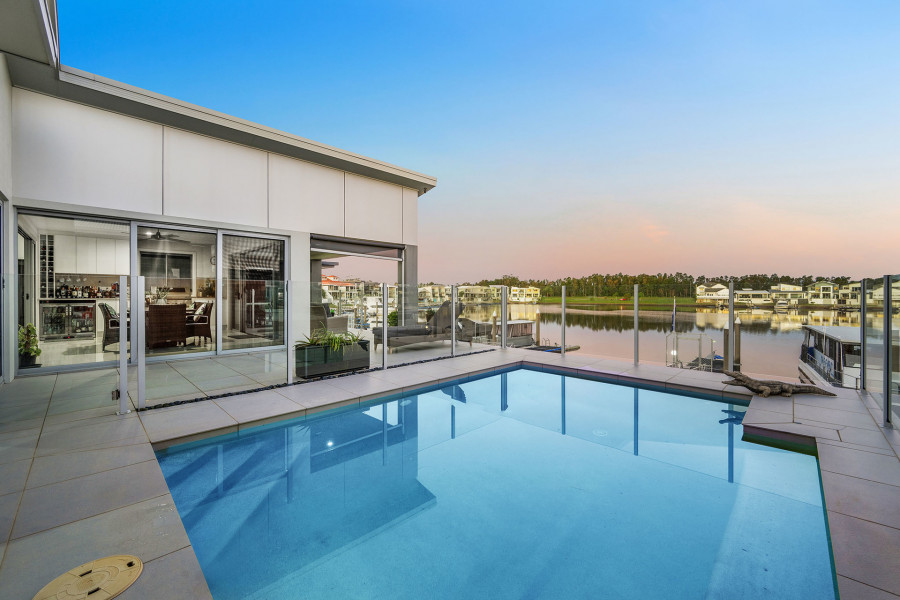 Stunning Deep Waterfront Retreat for Entertaining & Leisure