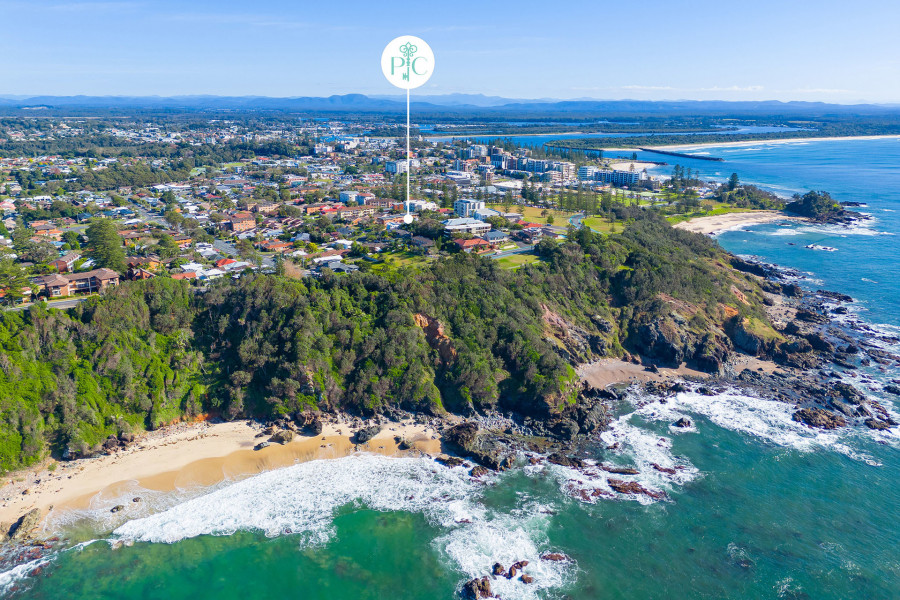 Masterpiece of Refined Luxury on the Cusp of the Coast