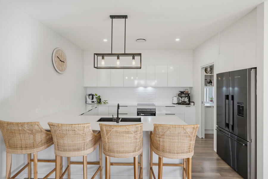 Parkland Outlook, Sun-filled Entertaining & Side Access