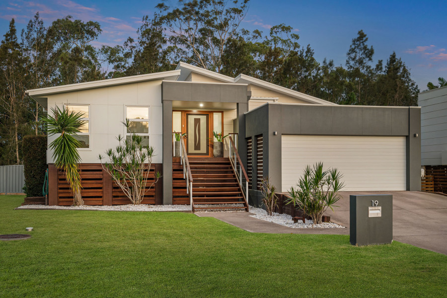 Modern Sanctuary in Quiet Setting with Reserve Backdrop