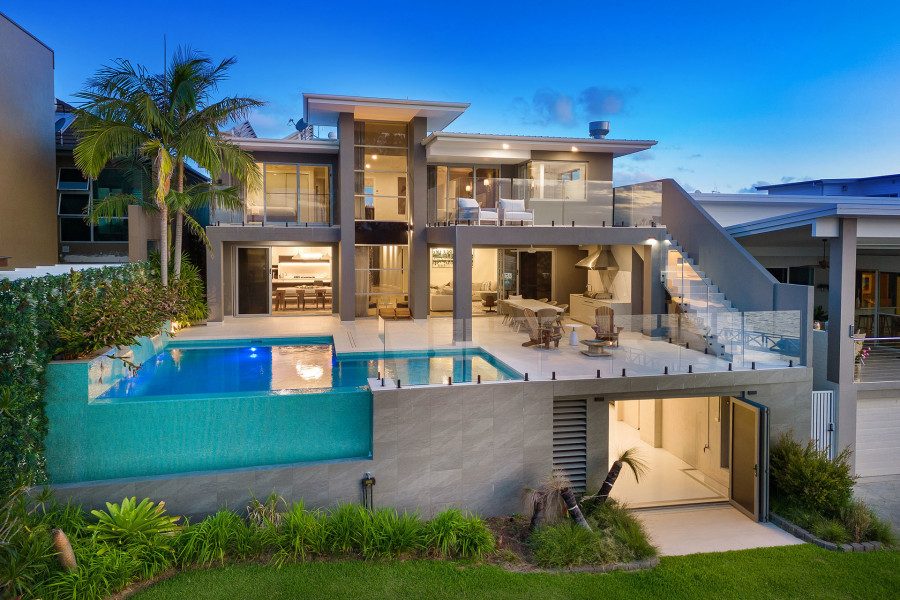 Breathtaking Waterfront Home Offers Unrivalled Luxury