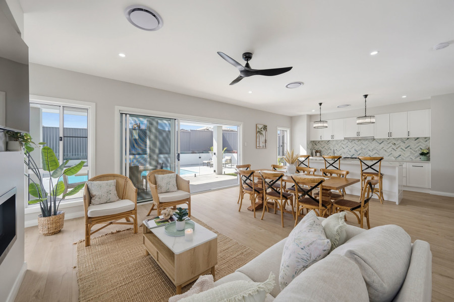 Grand Coastal Entertainer - Luxury from Fireside to Poolside