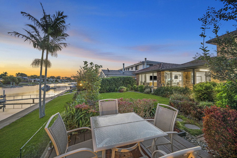 Superbly Renovated Sanctuary on Serene Waterfront