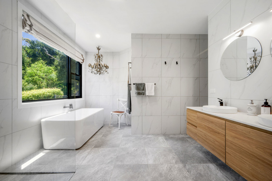 Architectural Coastal Living Immersed in Nature