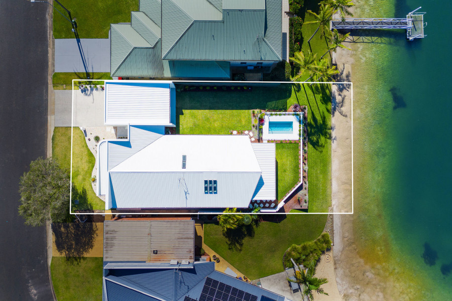 The Essence of Elegance - Palm Springs Luxury on the Water